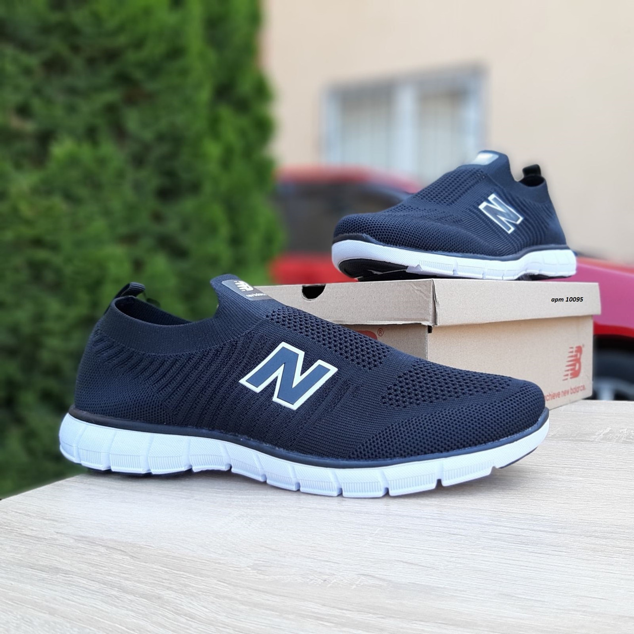 

Мужские тапки в стиле New Balance, сетка, черные с белым 42(27,5 см), размеры:42,44