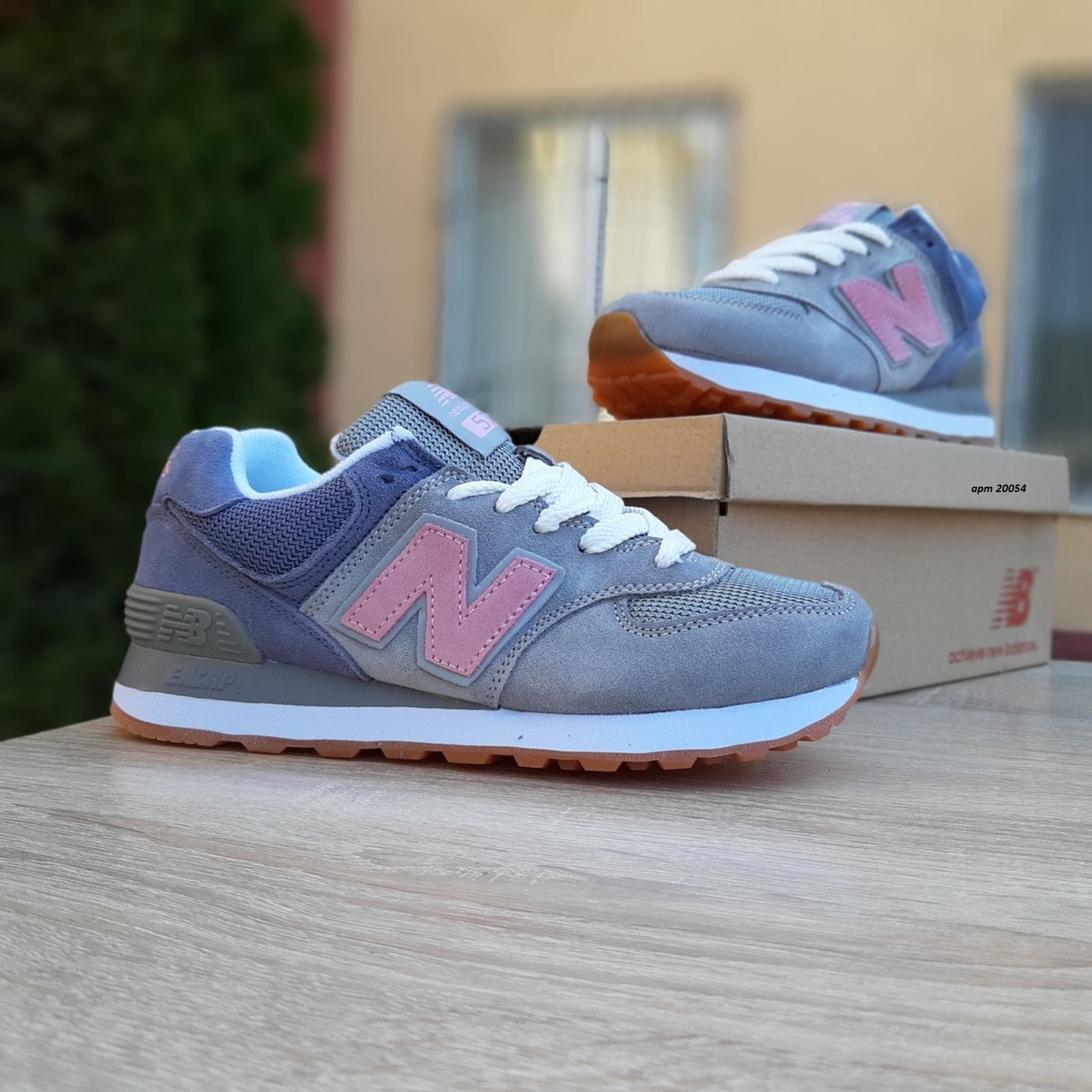 

Женские кроссовки New balance 574, замша, сетка, серые с сиреньевым 41(26 см), последний размер