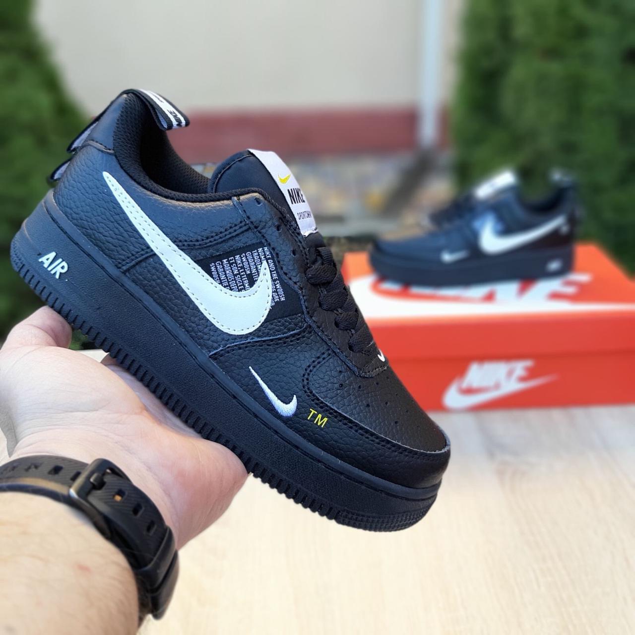 

Женские кроссовки в стиле Nike Air Force 1 Mid LV8, кожа, черные с белым 38(24 см), размеры:38,41