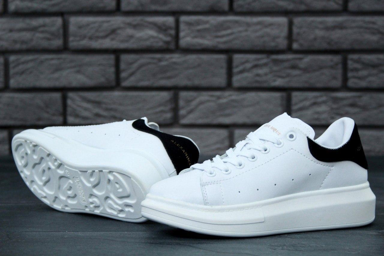 

Женские кроссовки Alexander McQueen Oversized Sneakers White / Александр Маквин Белые 39, Черный