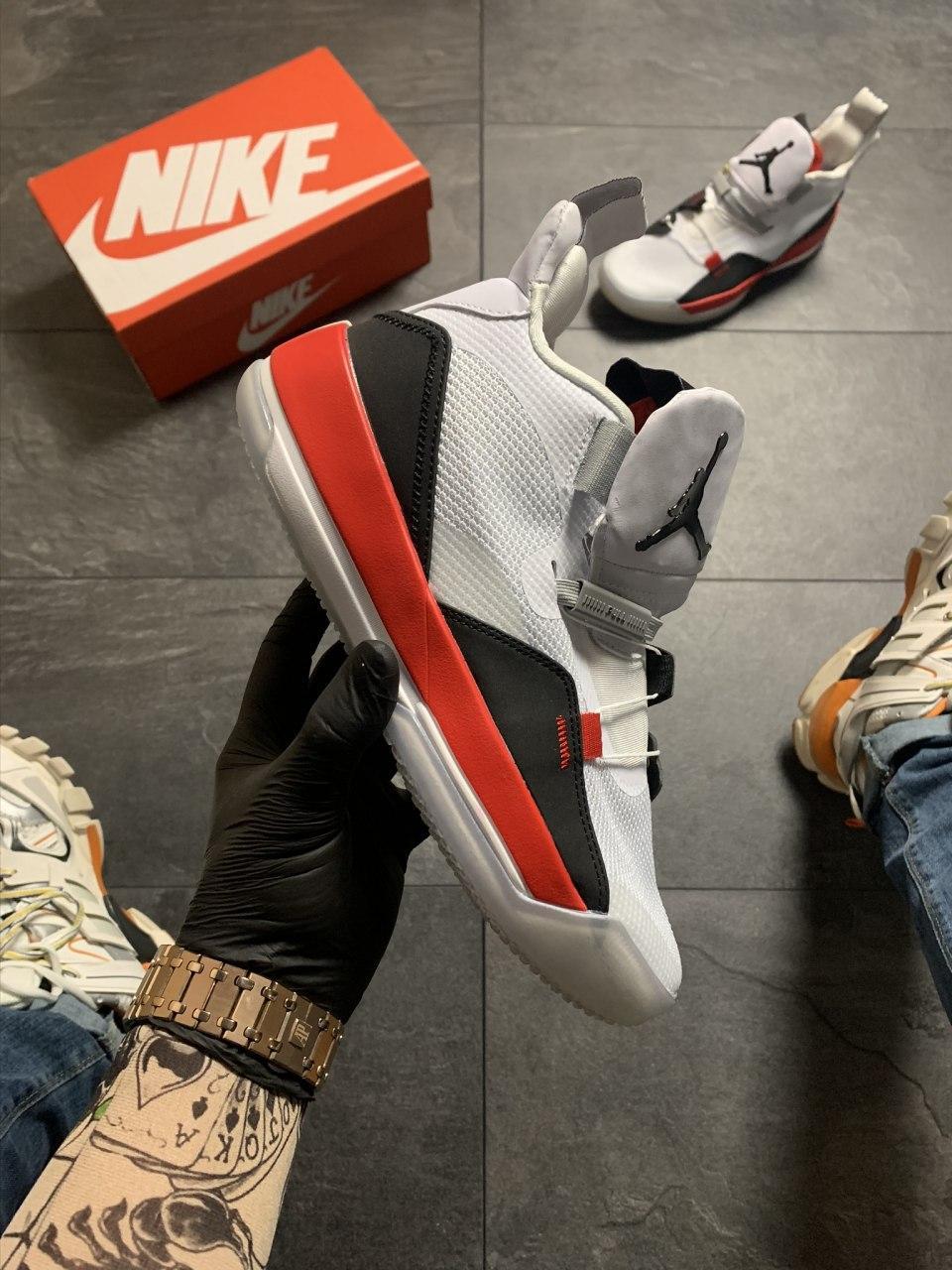 

Nike Air Jordan 33 White Black Red 43, Бело-черно-красные