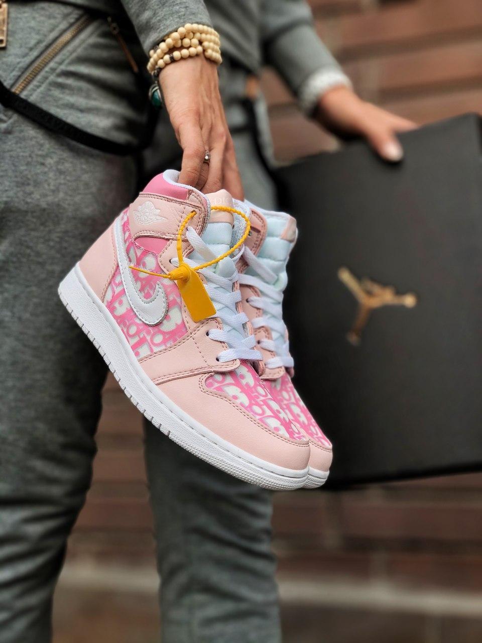 

Женские кроссовки Nike Air Jordan 1 Retro Dior / Найк Аир Джордан 1 Ретро Диор 39, Розовый