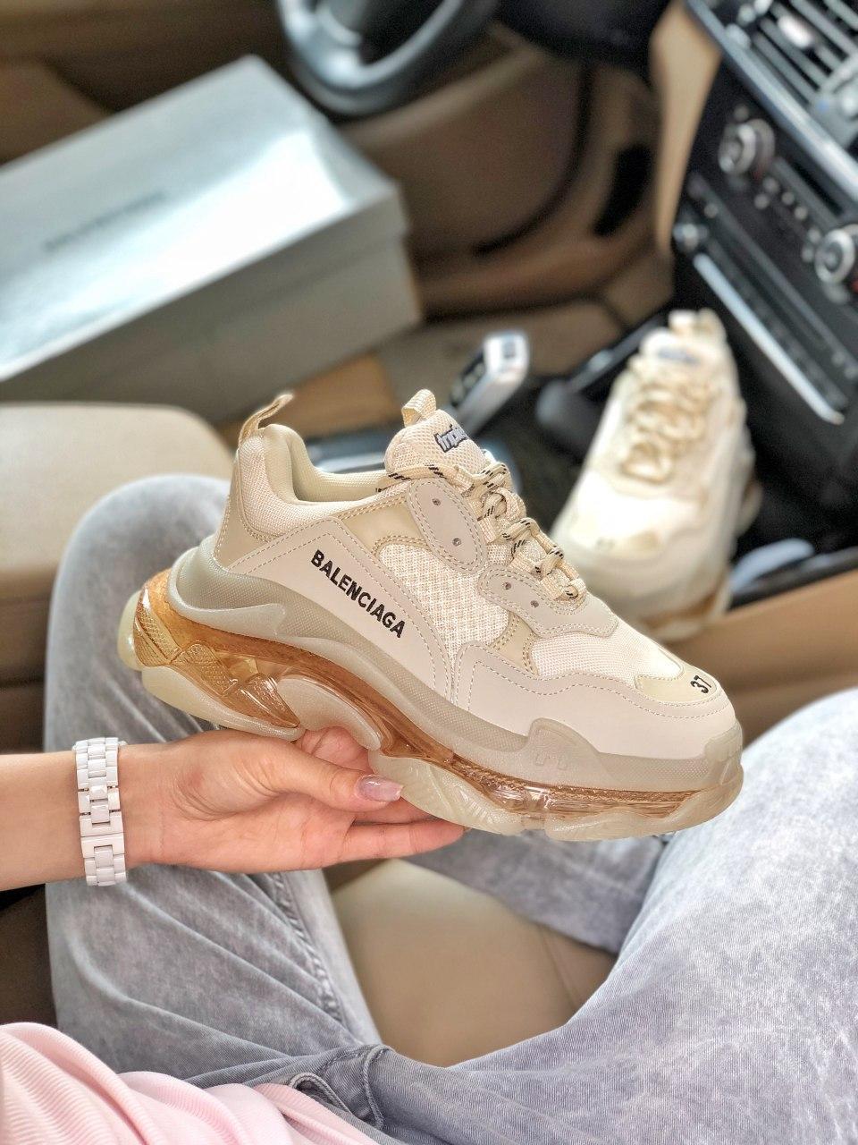 

Женские кроссовки Balenciaga Triple S Cream / Баленсиага Трипл С Кремовый 38, Бежевый