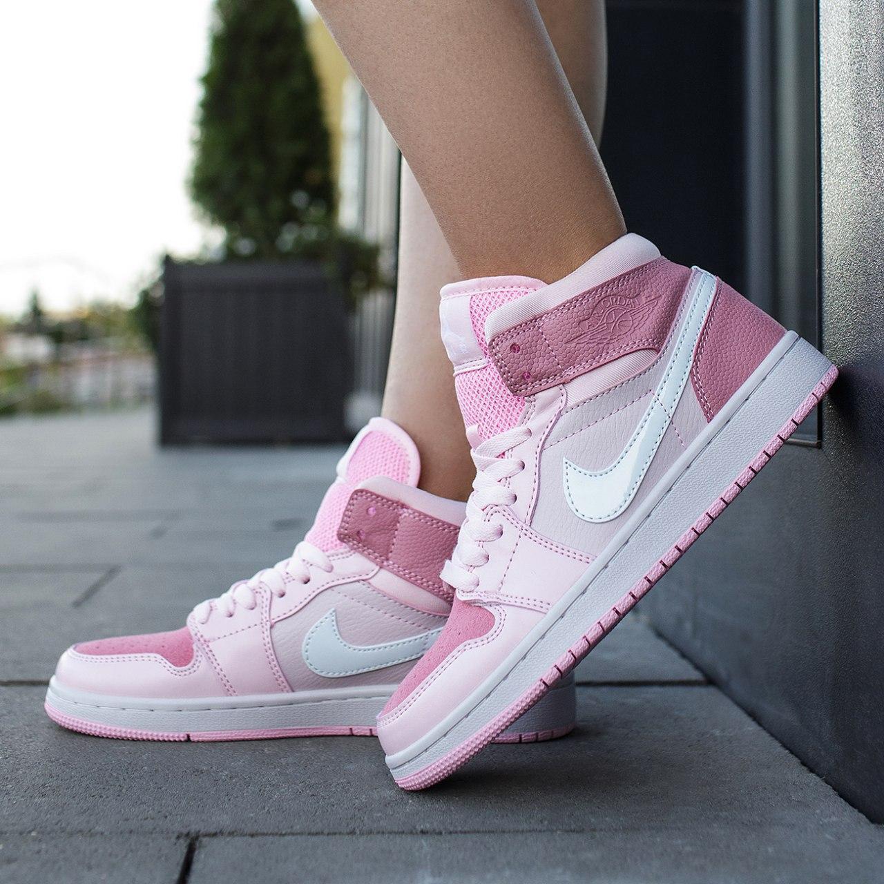 

Женские кроссовки Nike Air Jordan 1 Mid Digital Pink / Найк Аир Джордан 1 Ретро Розовые, Розовый