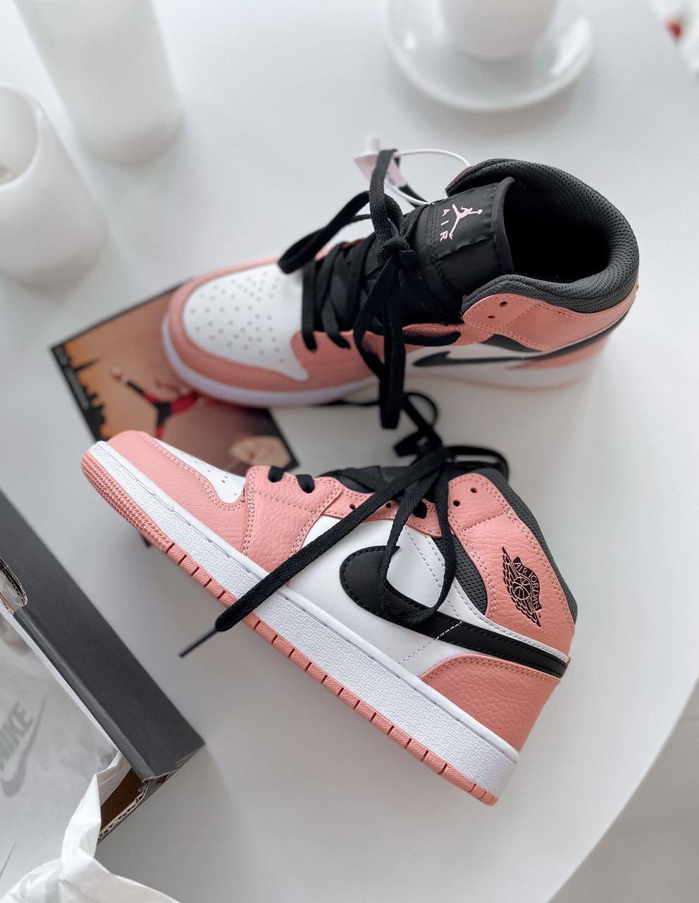 

Мужские кроссовки Nike Air Jordan 1 RETRO High Patent Pink Quartz / Найк Аир Джордан 1 Ретро Персиковые 44, Персиковый