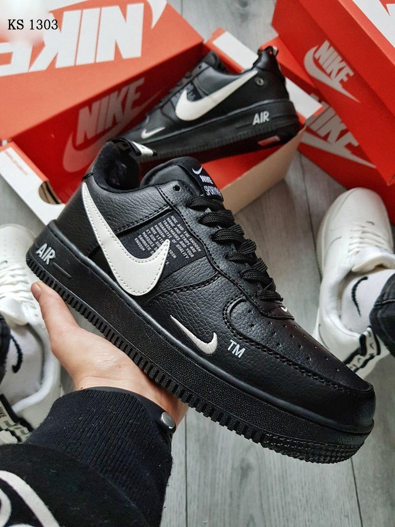 

Мужские зимние кроссовки на меху в стиле Nike Air Force 1 07 Mid LV8 Low, кожа, черные с белым 46 (29,5 см)