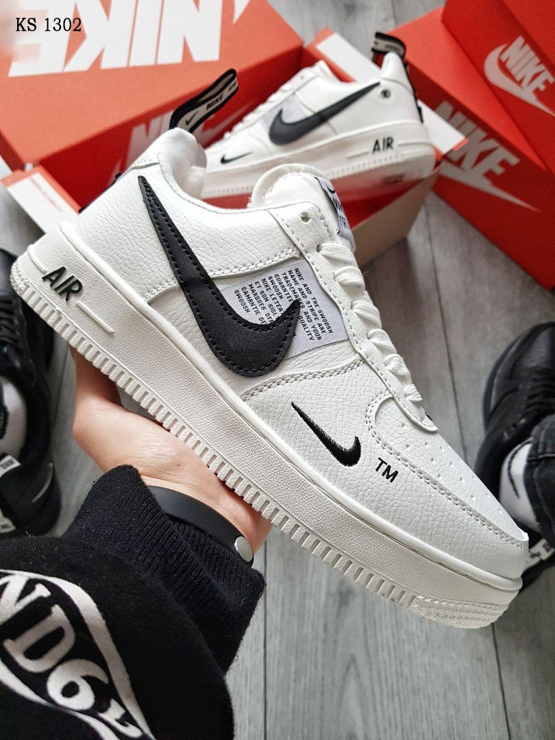 

Мужские зимние кроссовки на меху в стиле Nike Air Force 1 07 Mid LV8 Low, кожа, белые с черным 44 (28 см)