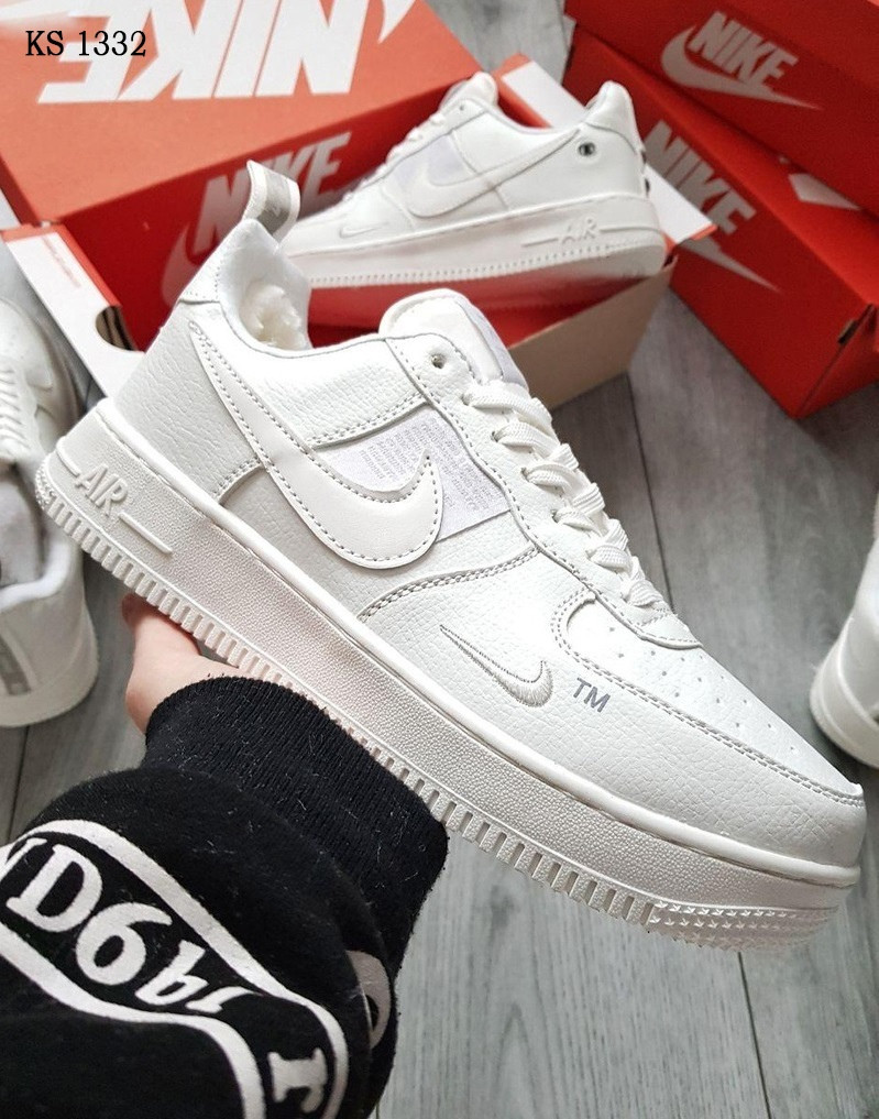 

Мужские зимние кроссовки на меху в стиле Nike Air Force 1 07 Mid LV8 Low, кожа, прошитые, белые 44 (28 см)