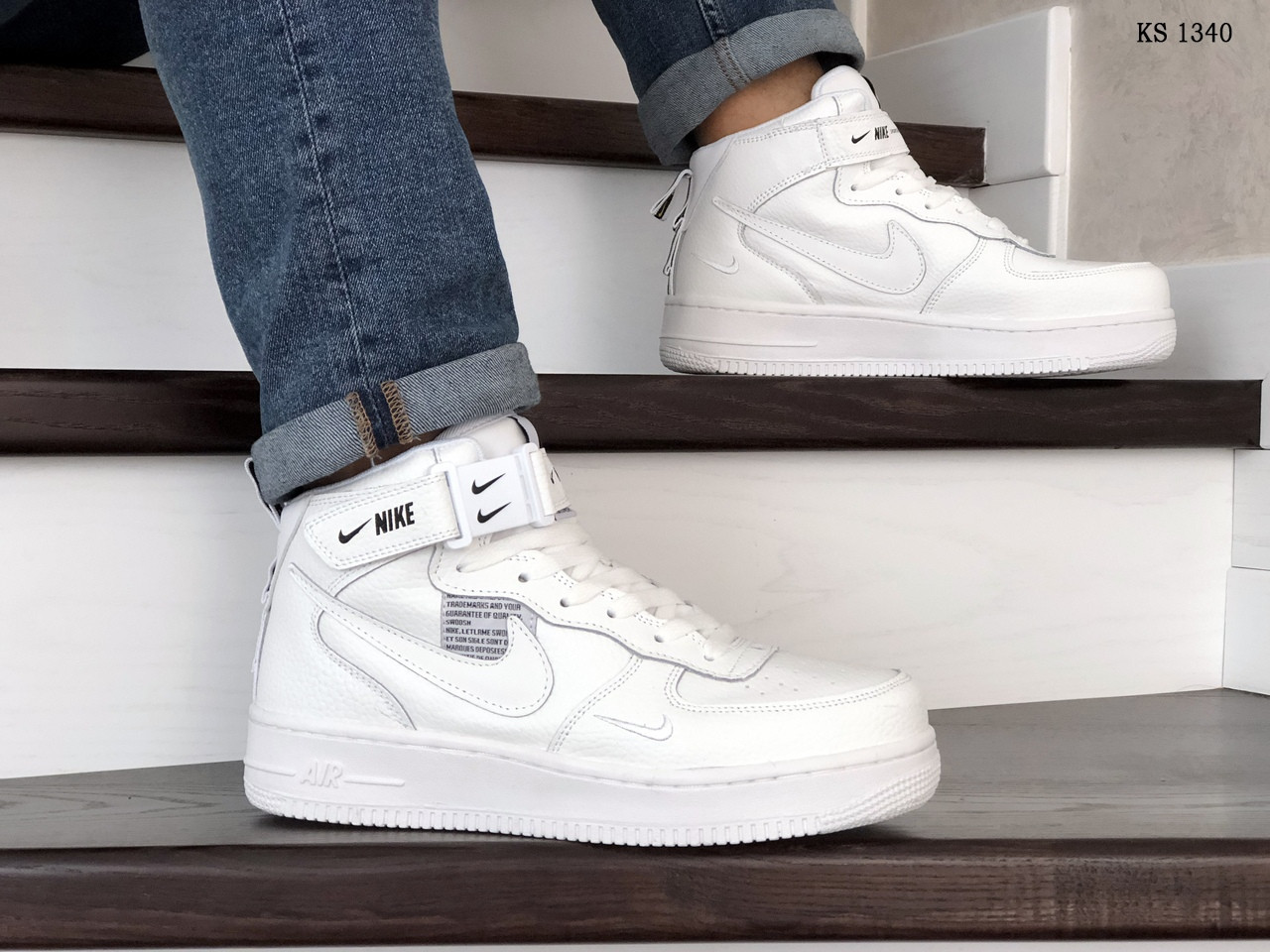 

Мужские зимние кроссовки на термопрокладке в стиле Nike Air Force 1 07 Mid LV8, кожа, белые 44 (28 см)