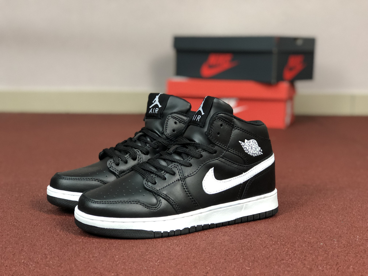 

Кроссовки женские Nike Air Jordan 1 Retro черные, Найк Джордан, натуральная кожа, прошиты, код SD-8583 38