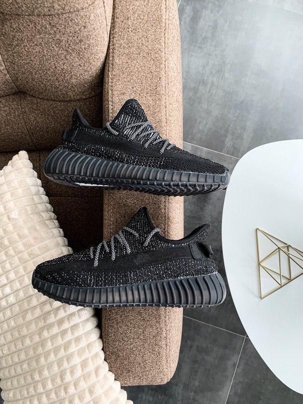 

Мужские Кроссовки Adidas Yeezy Boost 350 V2 Black Reflective / Адидас Изи Буст 350 в2 черные рефлективные 42, Черный