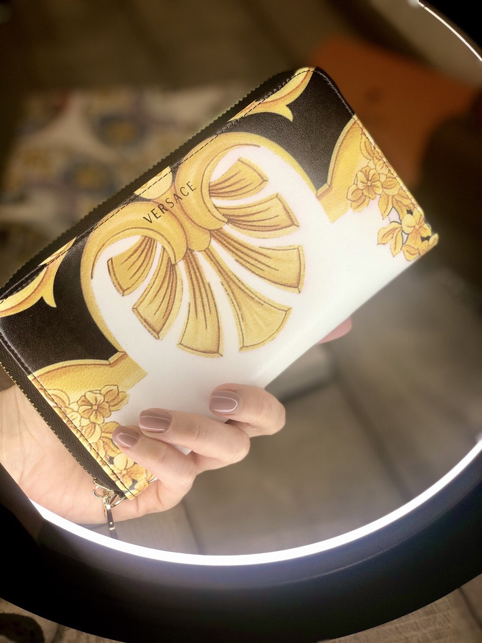 

Женский кожаный кошелёк на замке , черно -белый Versace