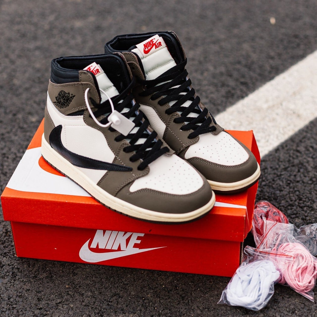 Nike Air Jordan 1 x Travis Scott