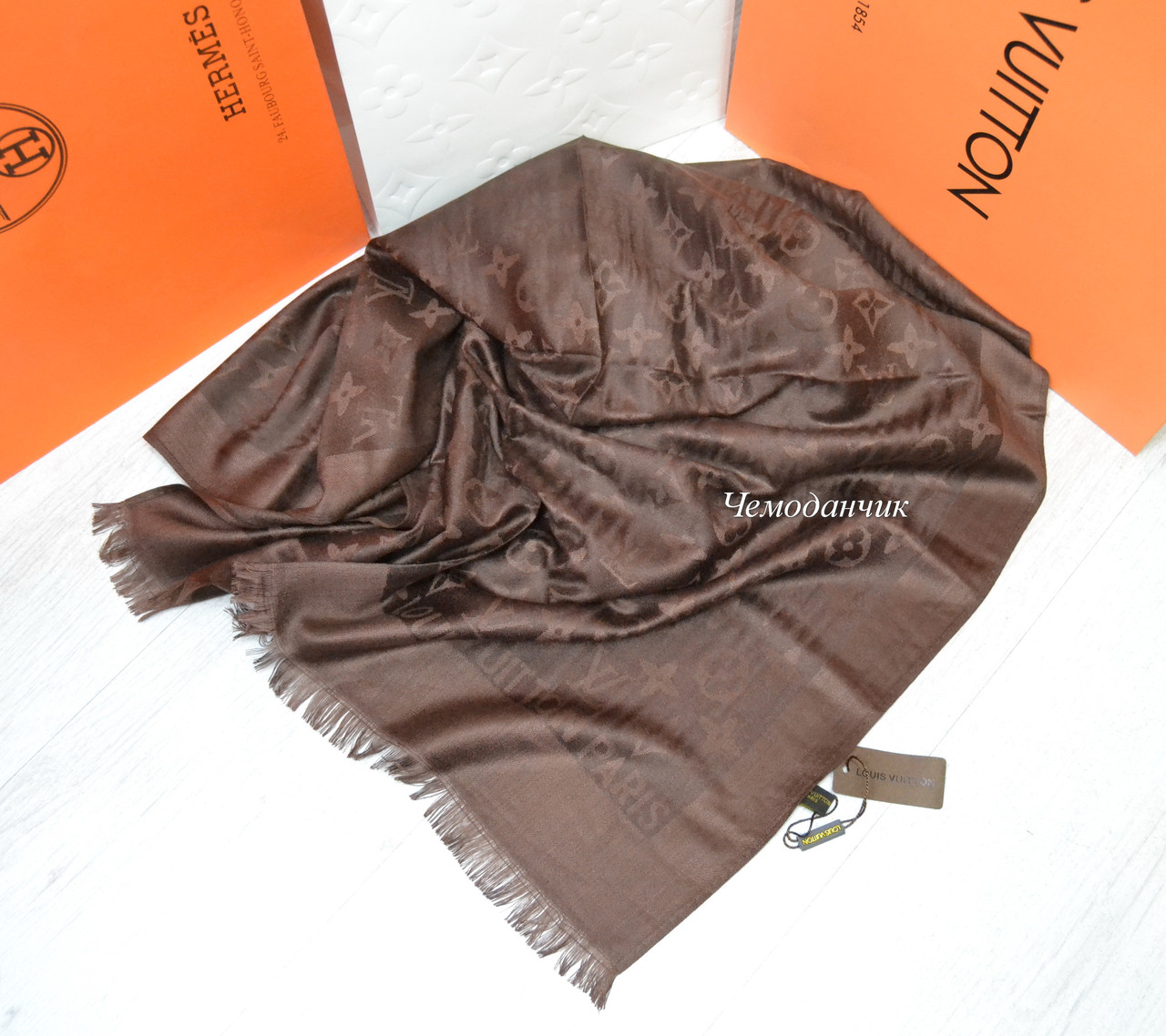 

Женский брендовый Палантин Louis Vuitton Луи Виттон коричневый, брендовые шарфы