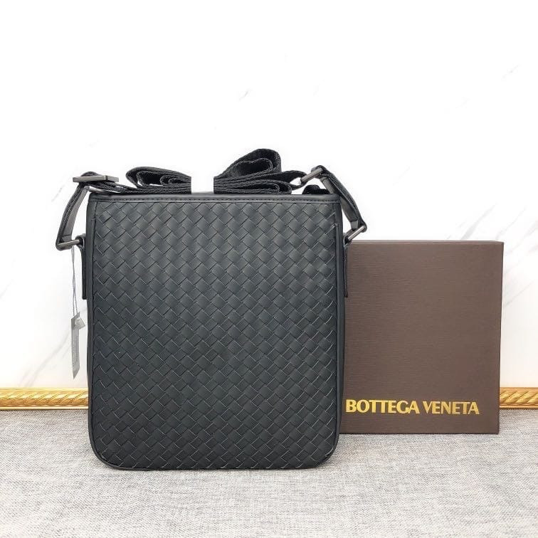 

Мужская сумка на плечо черная плетеная стильная от Bottega Veneta Боттега Венета, Черный