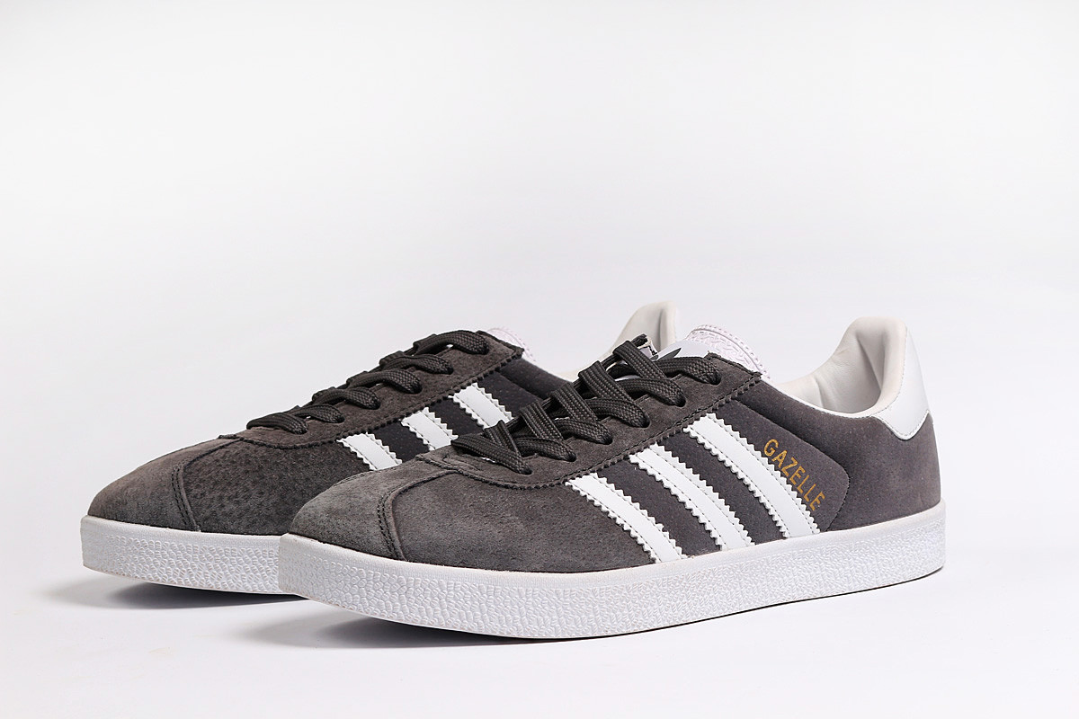 

Мужские кроссовки Adidas Gazelle, замша, серые с белым 42 (27 см), размеры:41,42,43,44,45