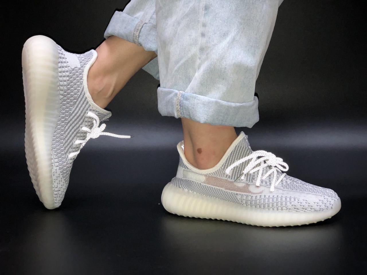 

Женские и мужские кроссовки Adidas Yeezy 350. Стильные кроссовки Адидас Изи 350 унисекс серые., Серый