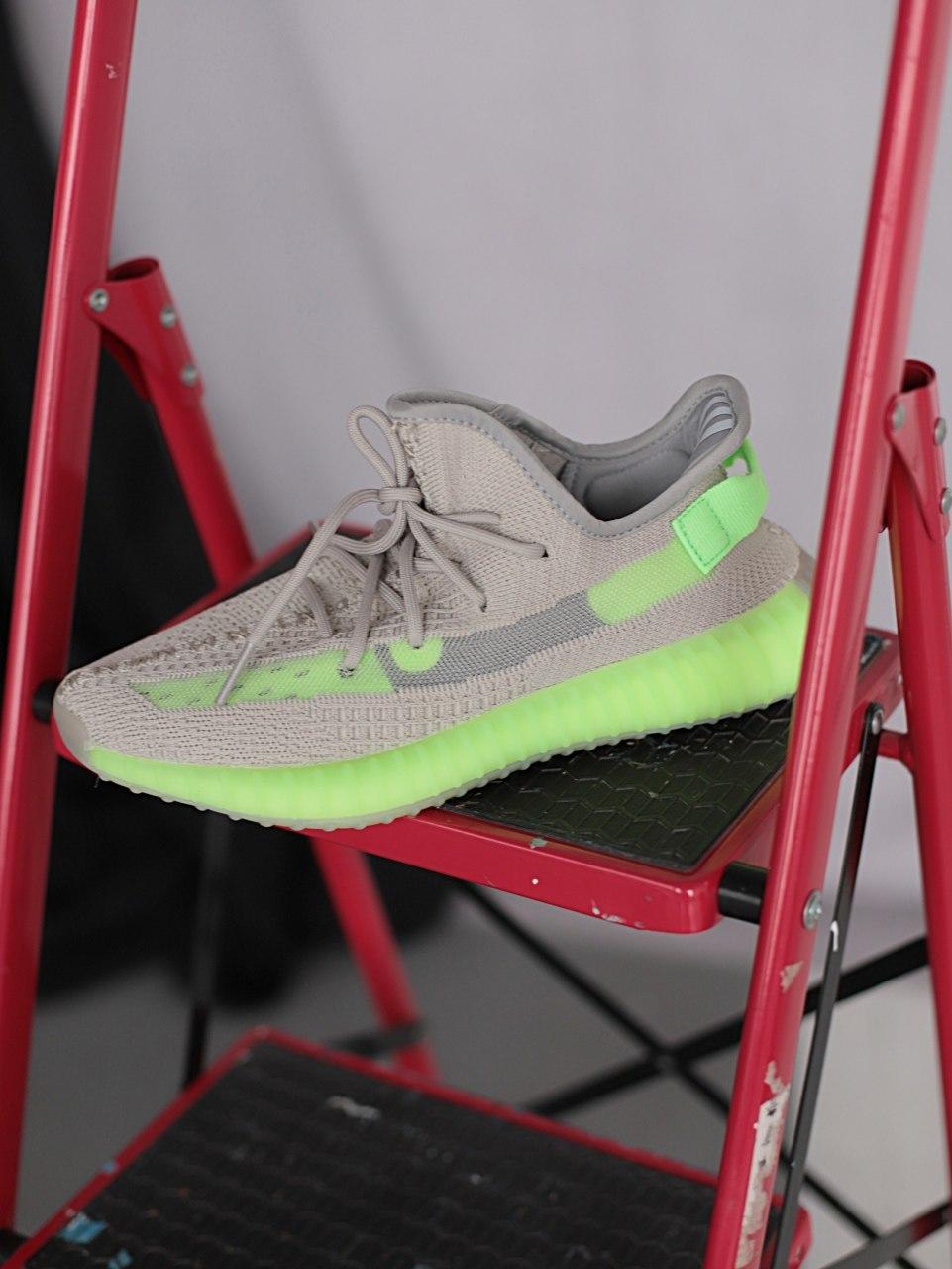 

Кроссовки Adidas Yeezy 350 44, Черный