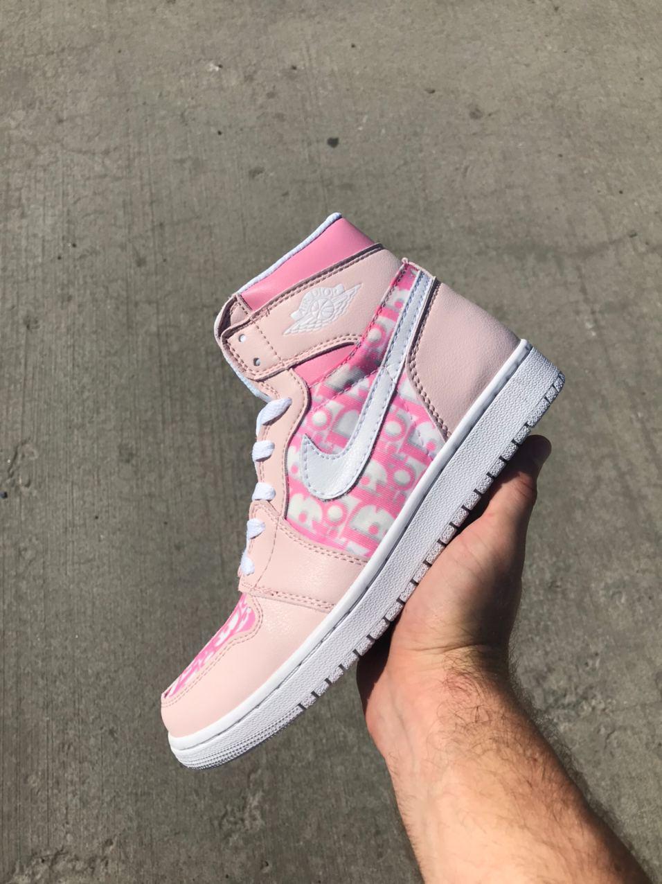 

Женские кроссовки Nike Air JORDAN x Dior 1 Retro High Patent PINK / Найк Аир Джордан x Диор 1 Ретро Розовые, Розовый