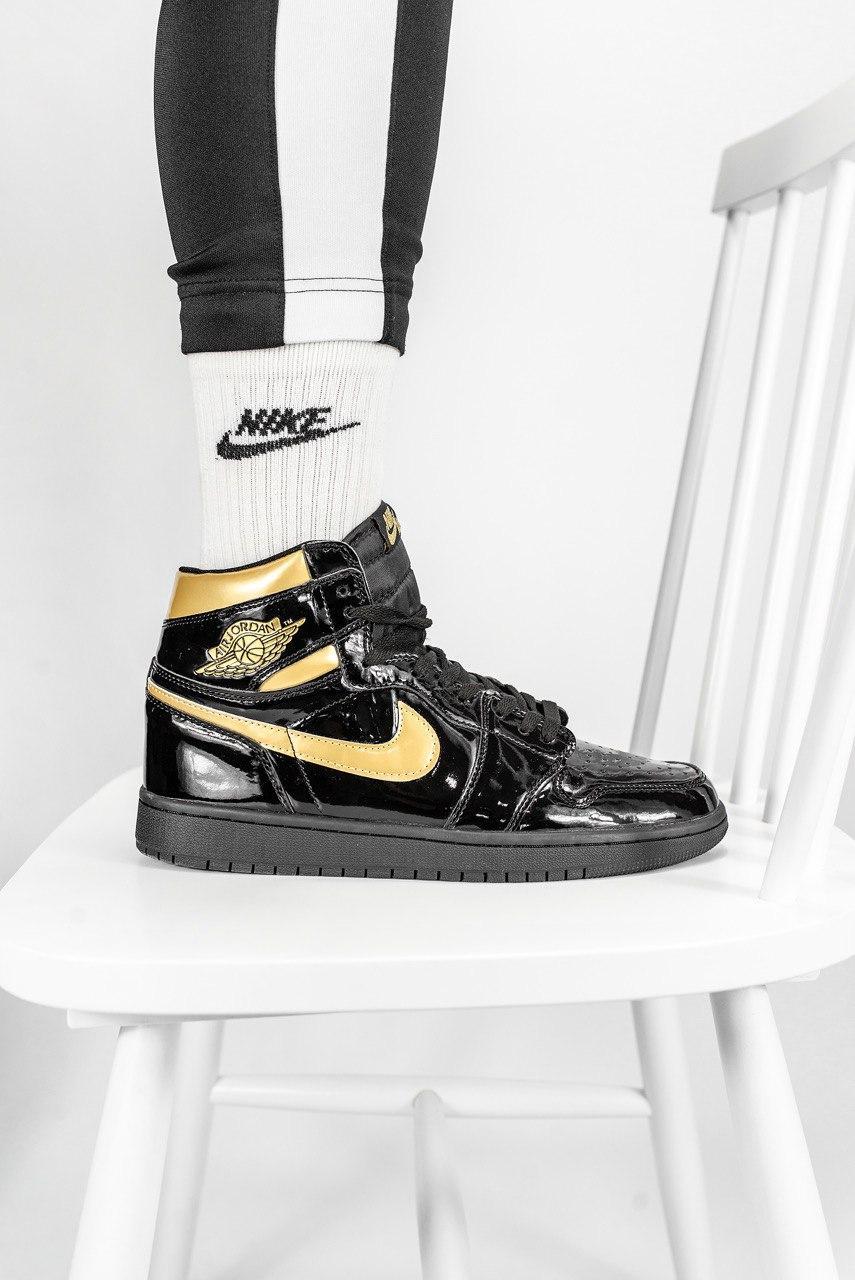 

Мужские кроссовки Nike Air Jordan Retro 1 Black\Gold / Найк Аир Джордан Ретро 1 Черные\Золото 43, Черный