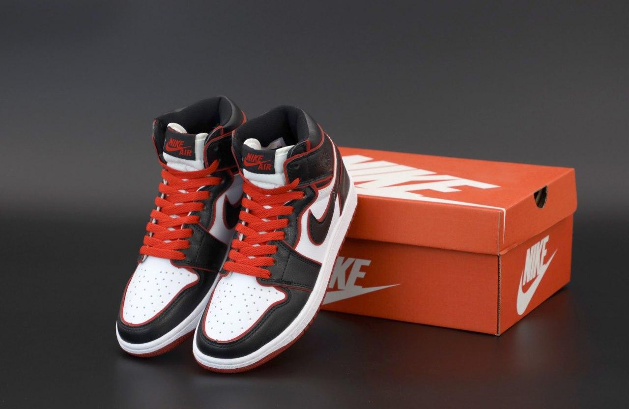 

Женские кроссовки Nike Air Jordan 1 Retro High Black White Red / Найк Аир Джордан 1 Ретро Черные Белые Красные, Красный