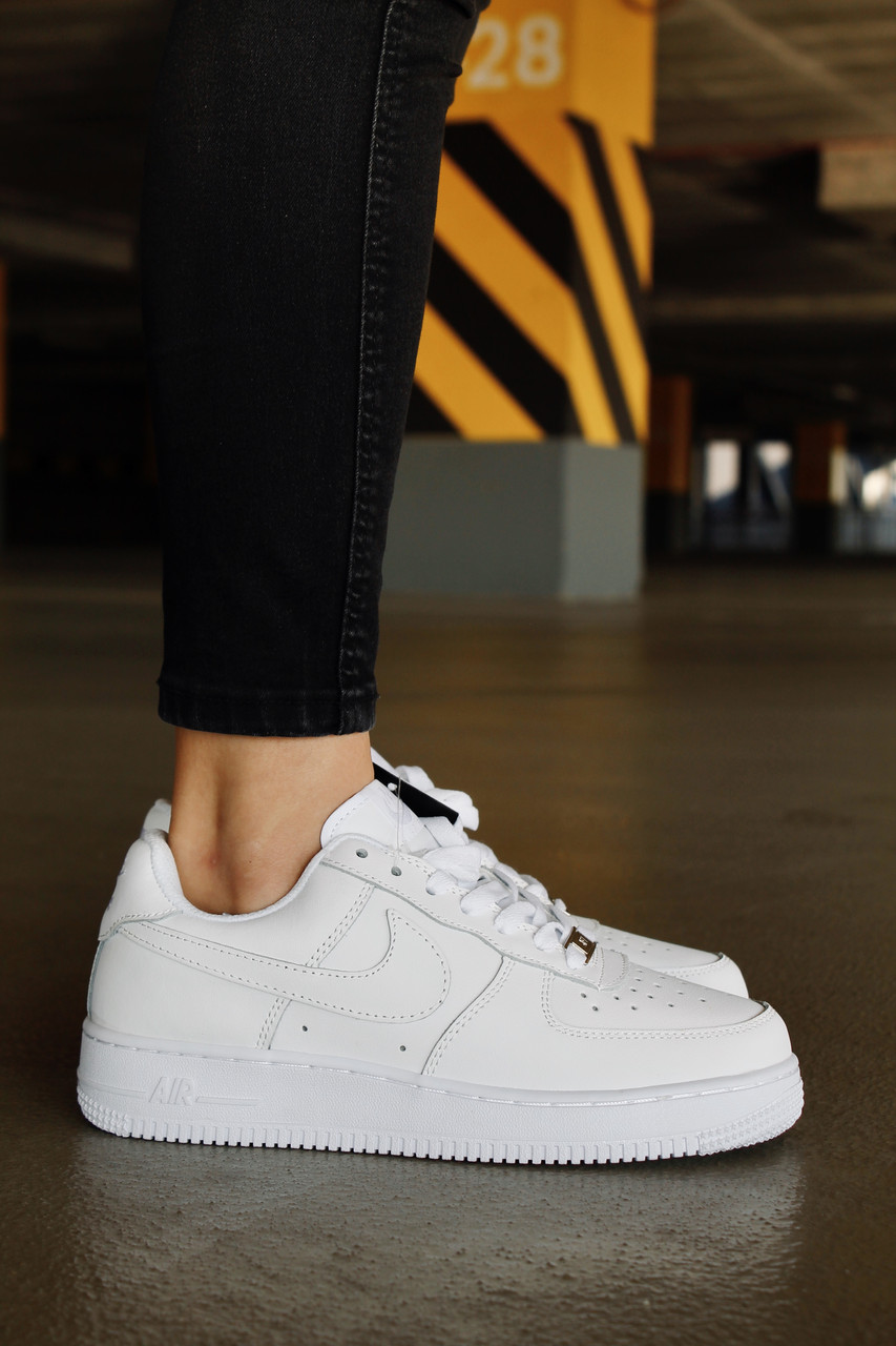 

Женские кроссовки Nike Air Force 1 White