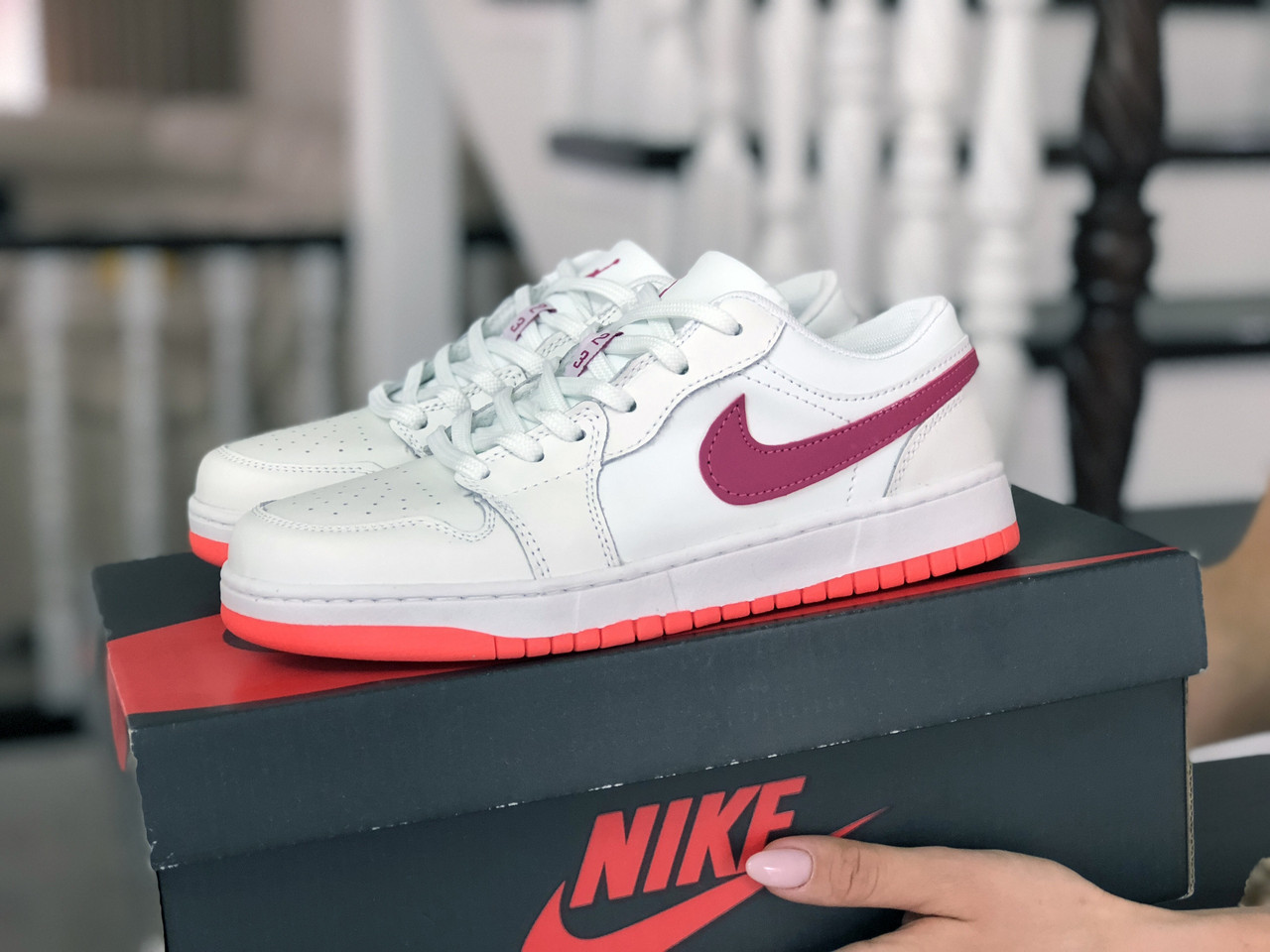 

Женские кроссовки в стиле Nike Air Jordan 1 Low, кожа, белые с розовым 36(22,9 см), размеры:36,37,38,40,41