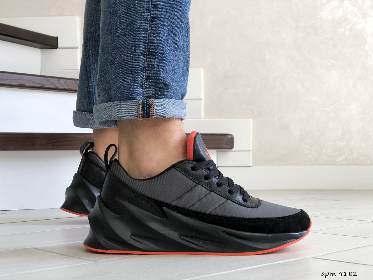 

Мужские кроссовки в стиле Adidas Sharks, замша, текстиль, серые с черным 44(27,6 см), размеры:43,44