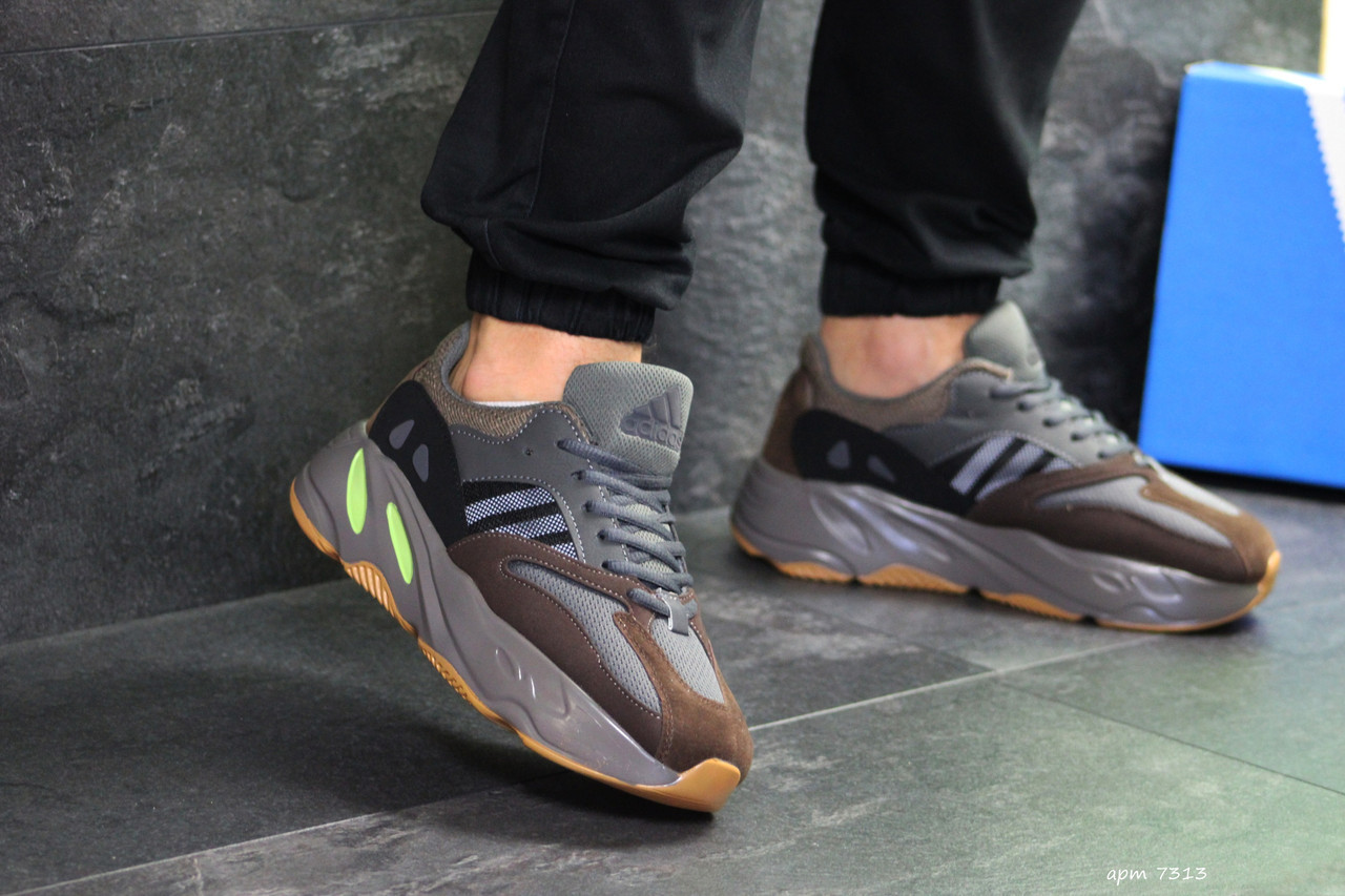 

Мужские кроссовки в стиле Adidas x Yeezy Boost 700 OG, серые с коричневым 44(27,7 см), последний размер