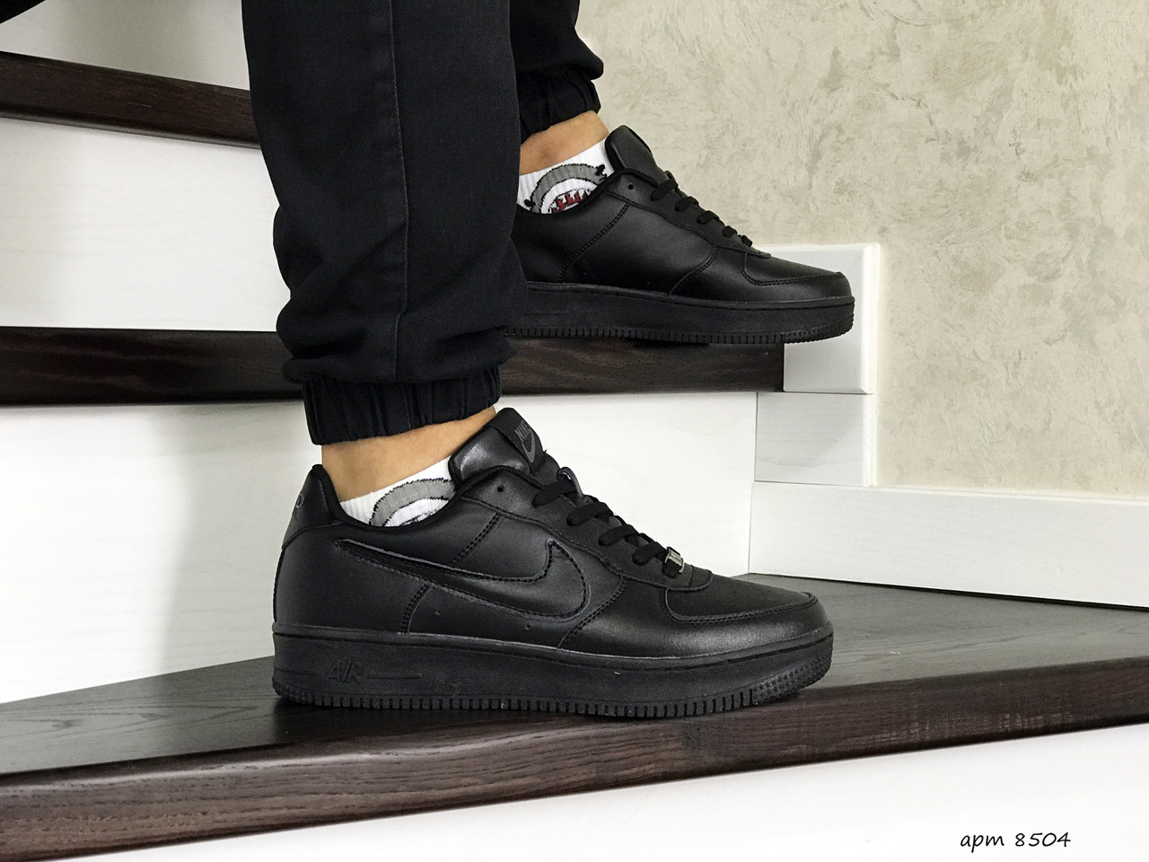 

Мужские кроссовки в стиле Nike Air Force, кожа, черные 44(28,5 см), размеры:44,46