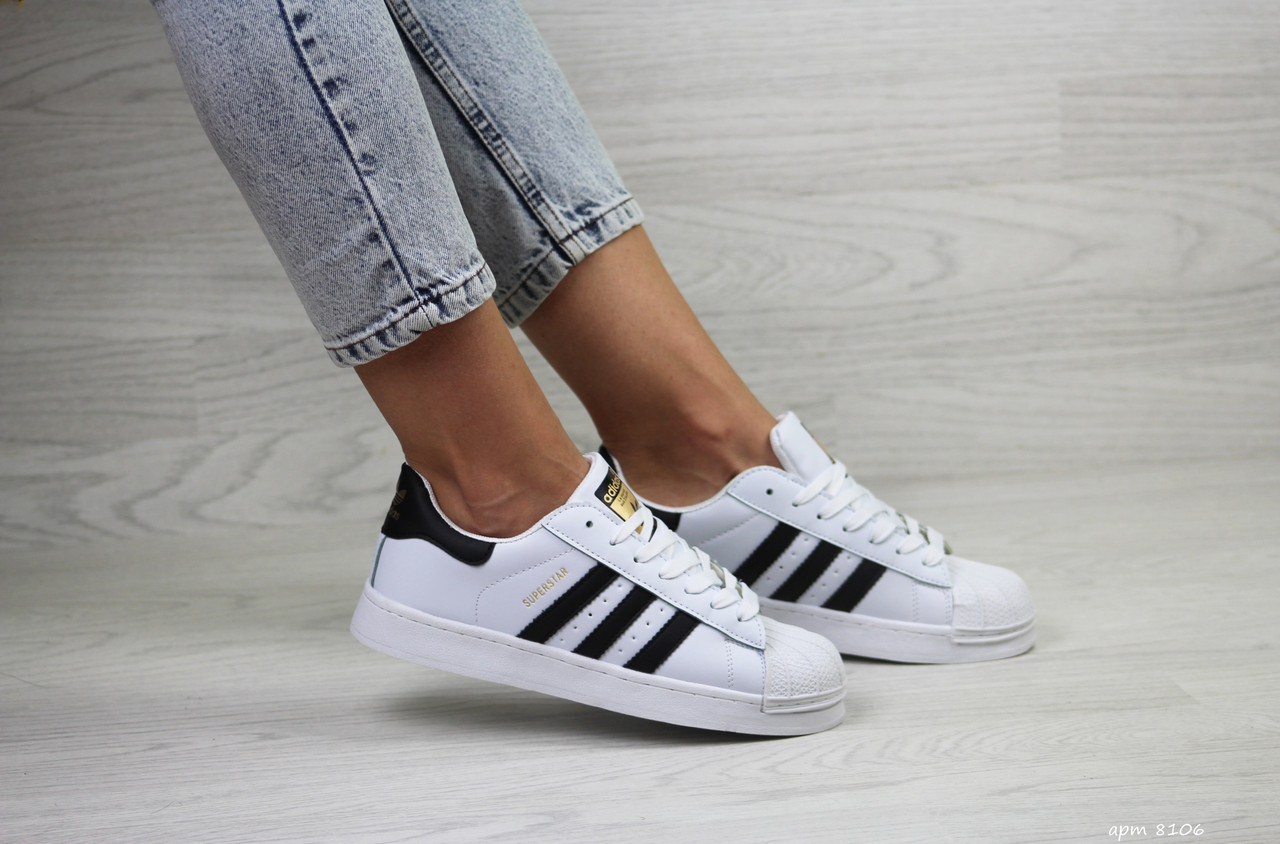 

Женские кроссовки в стиле Adidas Superstar, кожа, белые с черным 38(24,3 см), размеры:36,37,38,39