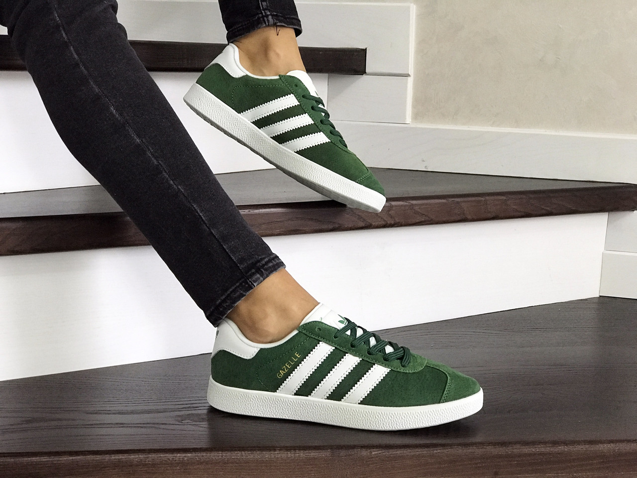 

Женские кроссовки в стиле Adidas Gazelle, замша, зеленые 38(24,1 см), размеры:36,38