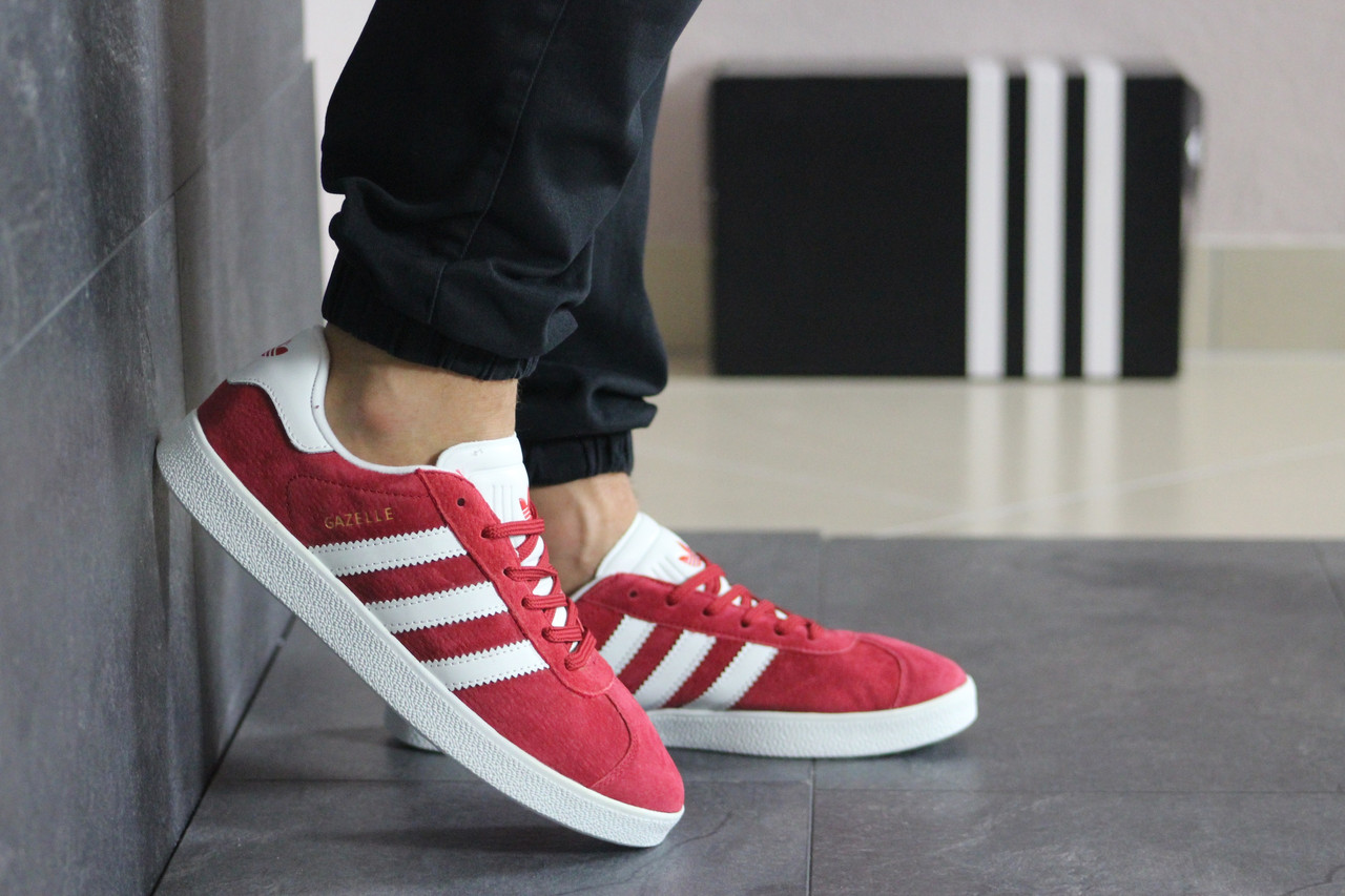 

Мужские кроссовки в стиле Adidas Gazelle, замша, красные 41(26,3 см), размеры:41,42,43,44,45