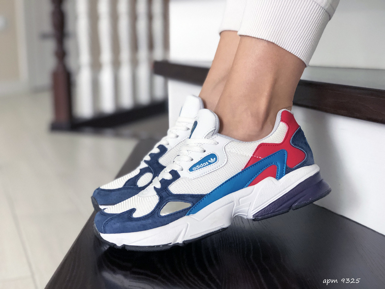 

Женские кроссовки в стиле Adidas Falcon, кожа, сетка, замша, белые с синим, 40(26 см), размеры:37,38,39,40