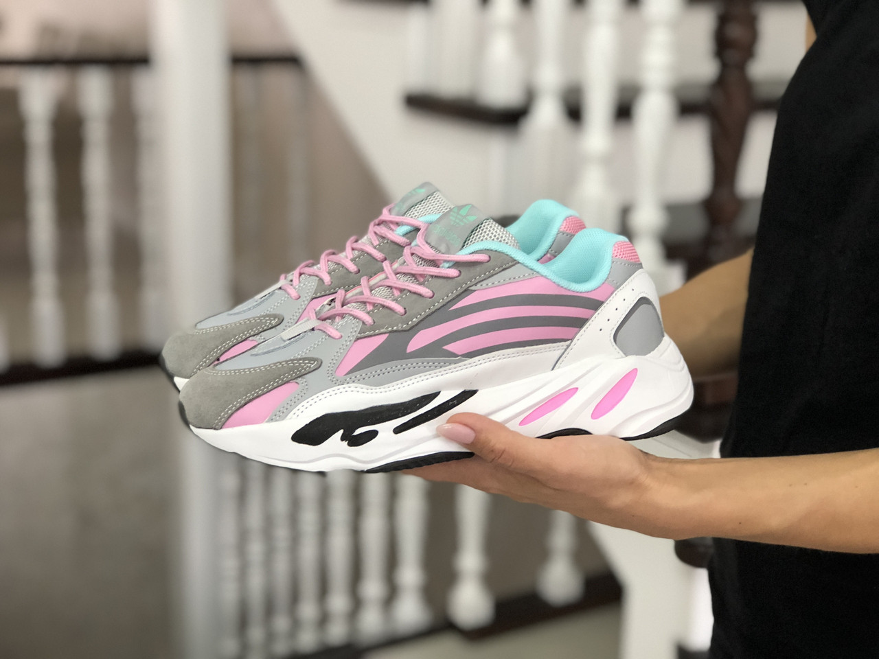 

Женские кроссовки в стиле Adidas Yeezy Boost 700, кожа, замша, серые с розовым 36(23,3 см), последний размер