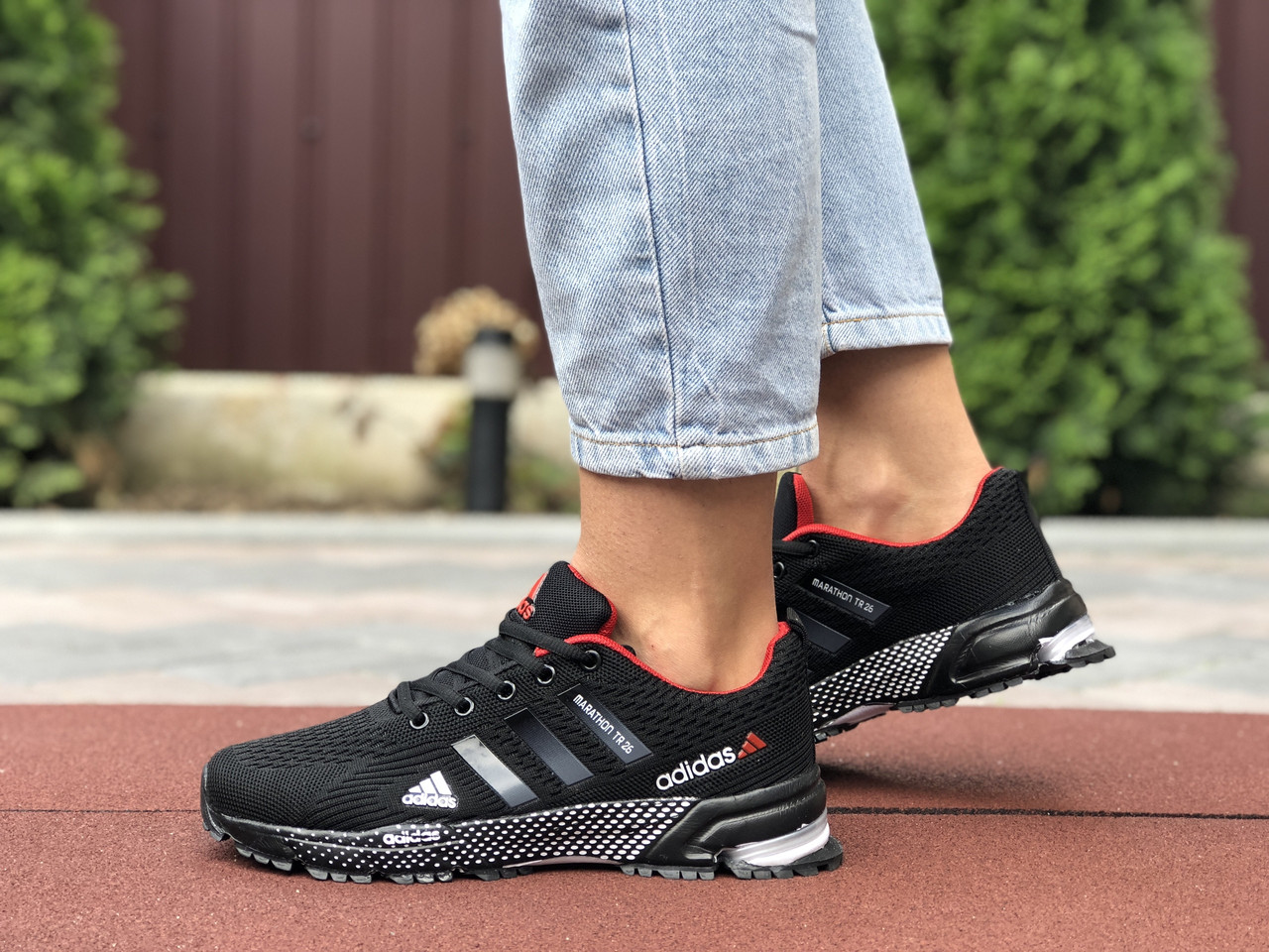 

Женские кроссовки в стиле Adidas Marathon TR 26, сетка, черные с красным, 39 (25 см)