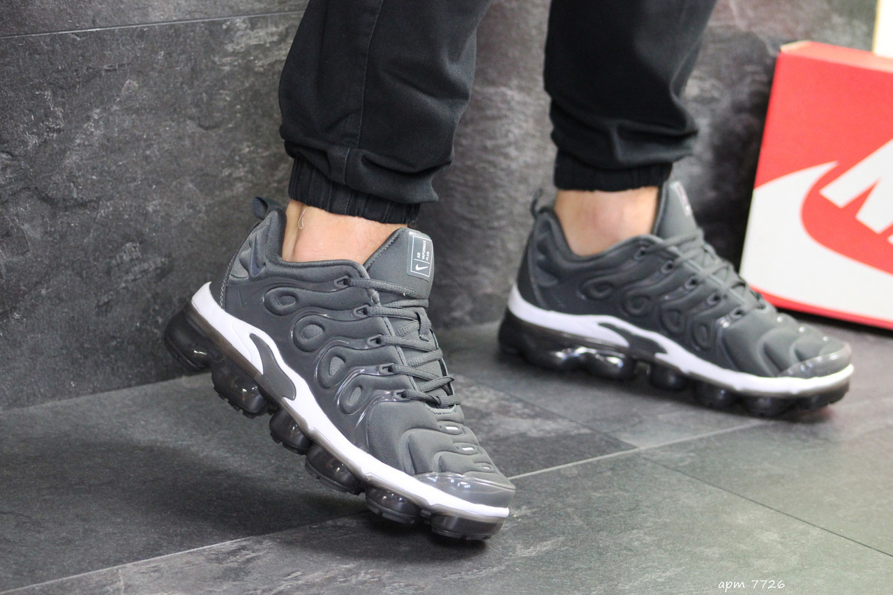 

Мужские кроссовки в стиле Nike Air Vapormax Plus, текстиль, замша, серые 43(27,7 см)