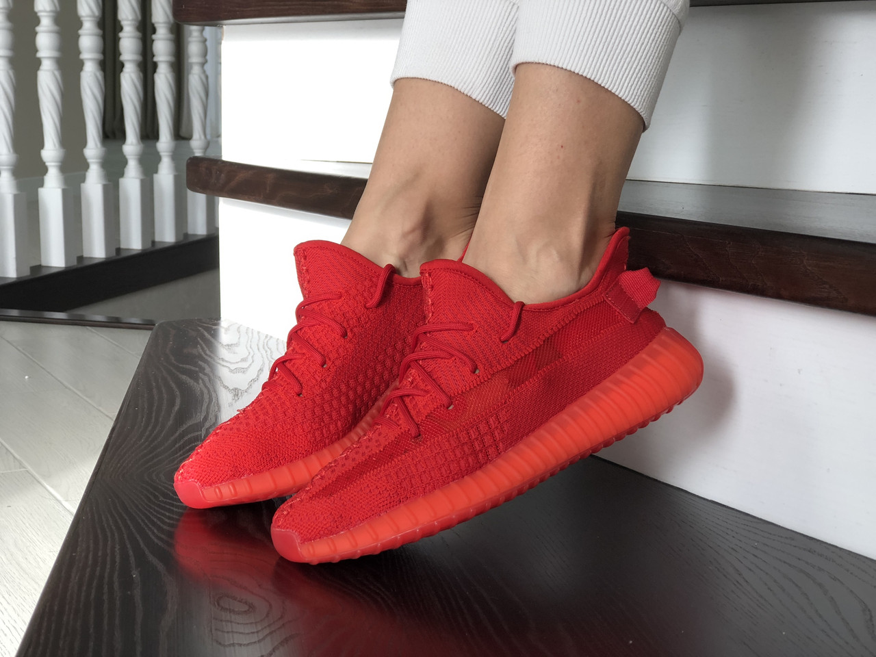 

Женские кроссовки в стиле Adidas x Yeezy Boost, сетка, красные 37(23 см), последний размер