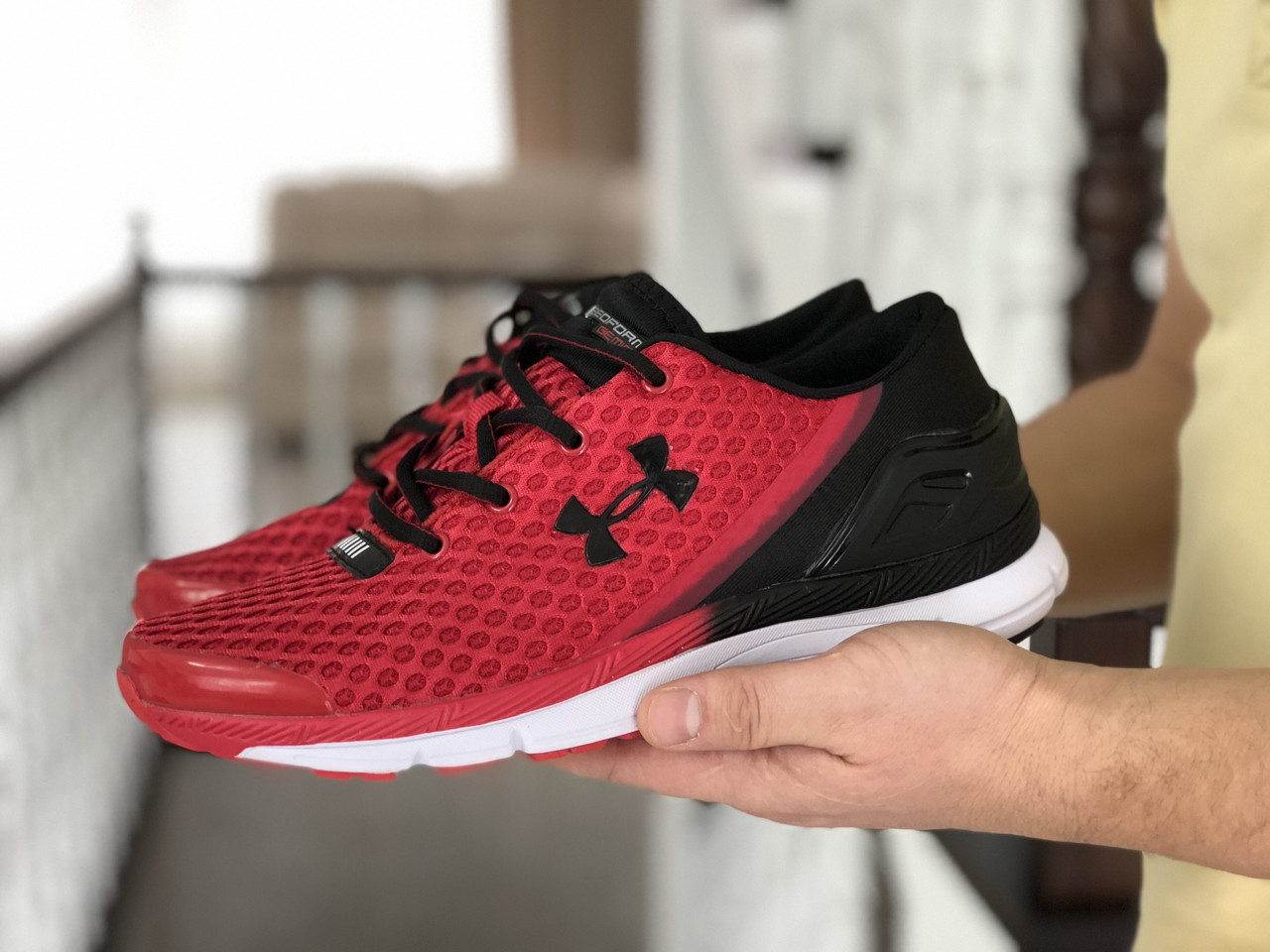 

Мужские кроссовки в стиле Under Armour SpeedForm Gemini, сетка, красные с черным 45(28,5 см), последний размер