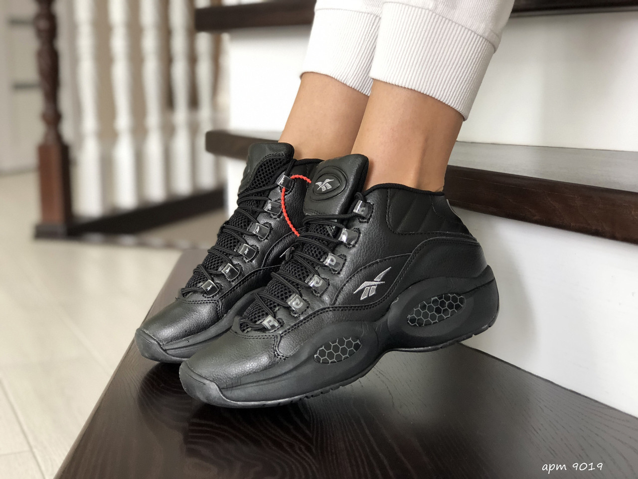 

Женские кроссовки в стиле Reebok, кожа, черные 41(26,4 см), размеры:38,40,41