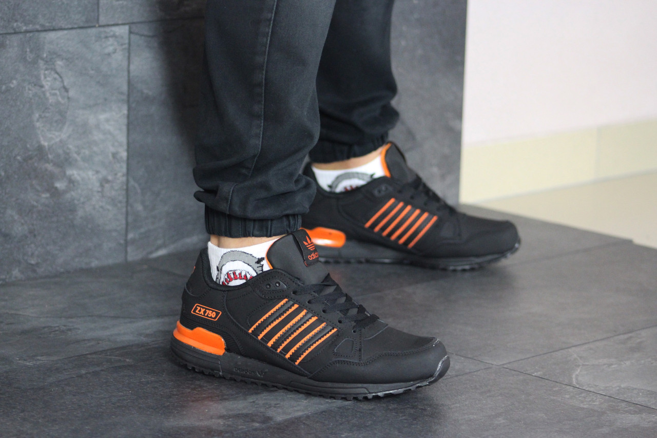 

Мужские кроссовки в стиле Adidas ZX 750, кожа, черные с оранжевым 46(29,7 см), размеры:41,43,44,45,46
