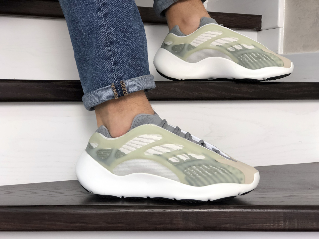 

Мужские кроссовки в стиле Adidas Yeezy Boost 700 V3, текстиль, разноцветные 44(28 см), размеры:41,42,44,45