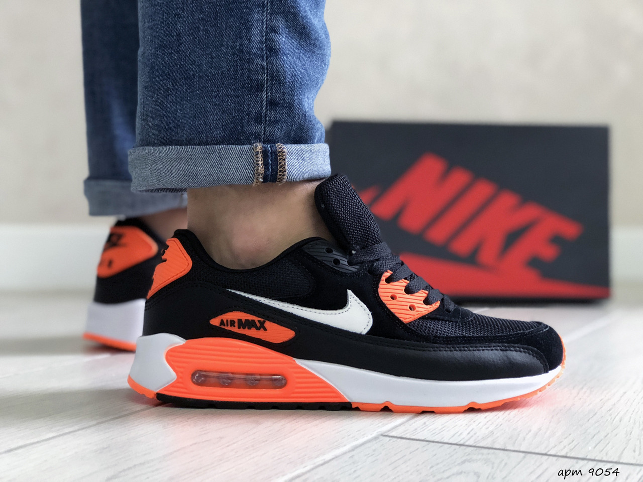 

Мужские кроссовки в стиле Nike Air Max 90, замша, сетка, кожа, черные с оранжевым 44(28 см), размеры:44,45