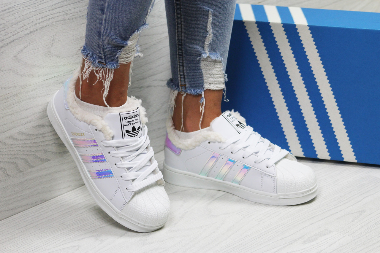 

Женские зимние кроссовки в стиле Adidas Superstar, белые с фиолетовым 41 (26 см), размеры:36,38,39,40,41