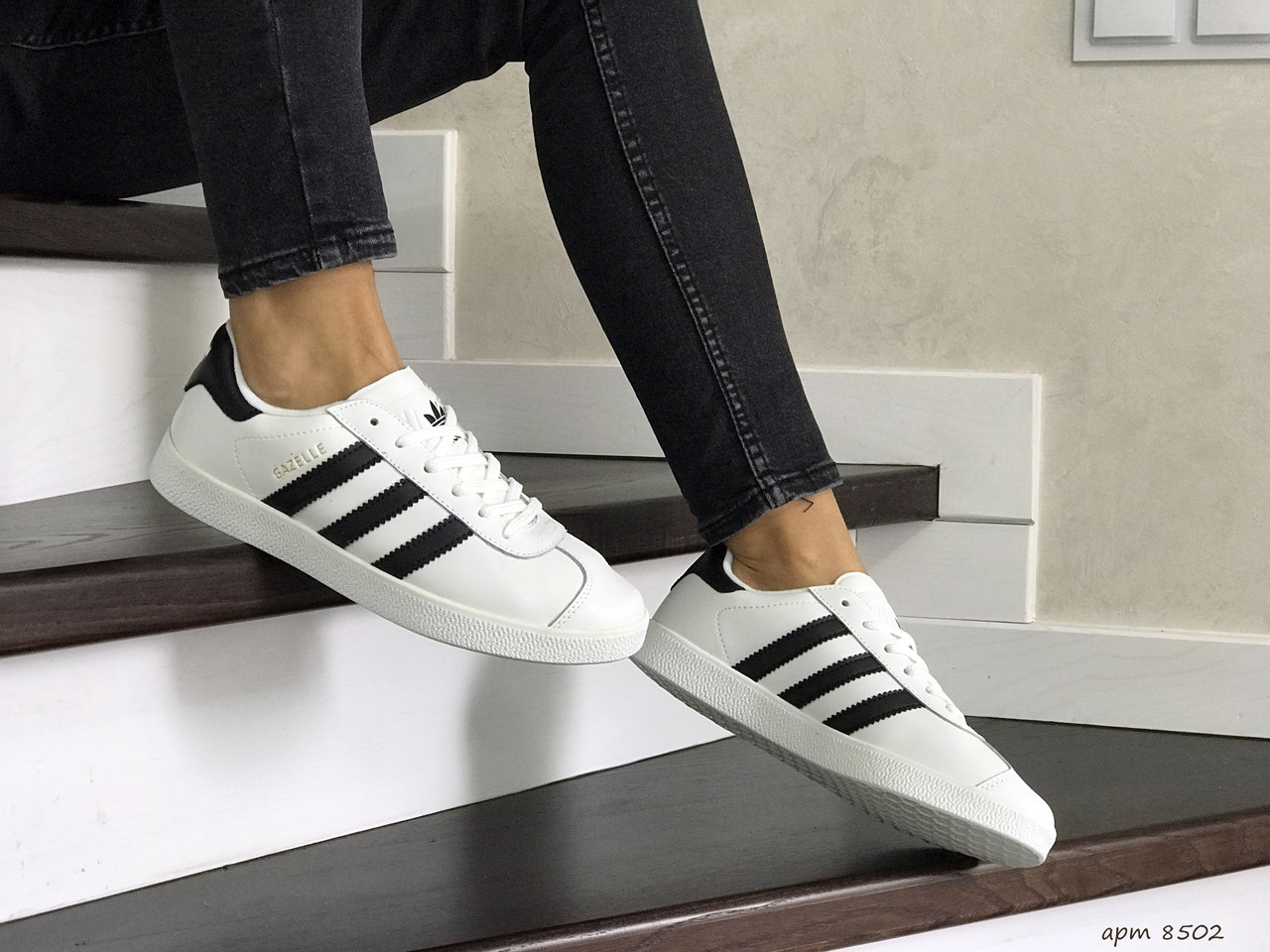 

Женские кроссовки в стиле Adidas Gazelle, кожа, белые с черным 39(24,6 см), последний размер