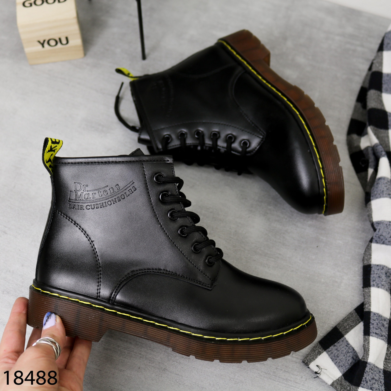 

Ботинки берцы женские демисезонные черные похожи на Dr. Martens Мартинс на тракторной подошве, Черный