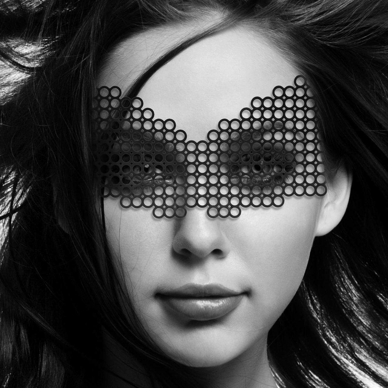

Маска на лицо Bijoux Indiscrets - Erika Mask, виниловая, клеевое крепление, без завязок, Черный