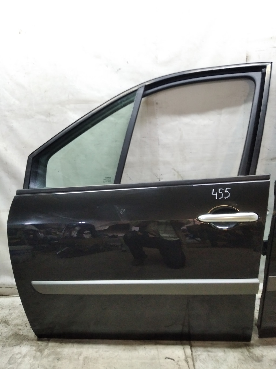

Дверь передняя левая Renault Scenic 2 черный