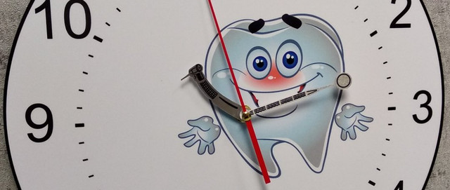 Годинник настінний для стоматології 