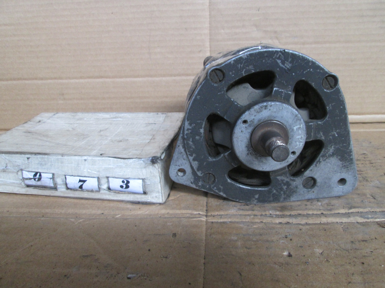 

№73 Б/у Генератор/щетки 0120489090 55A для Ford Sierra II Scorpio 1982-1987